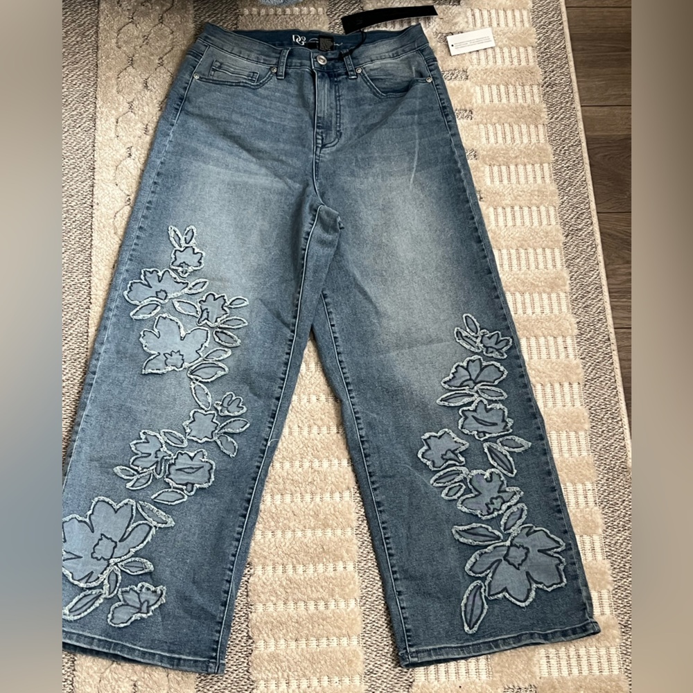 NWTS DG2 by Diane Gilman Any 3/$28 w/$4.99 ship  Floral Embroidered Cropped Jean - Picture 13 of 15